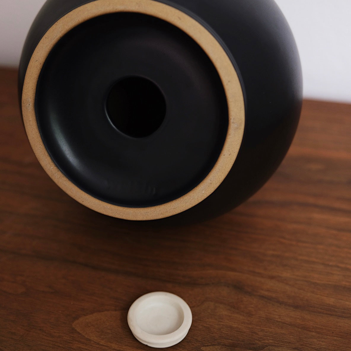 Medium Cremation Urn for Ashes – Modern Memorial for Loved One