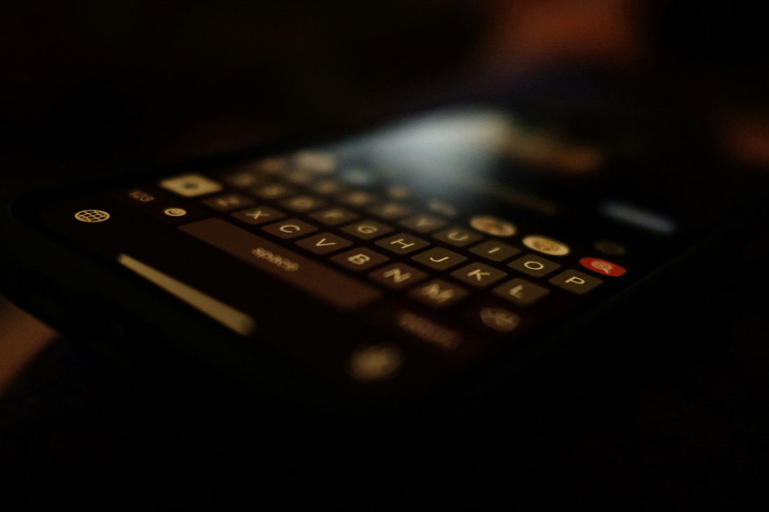 Someone sending a text to a grieving friend
